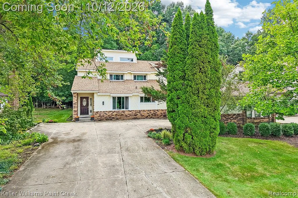 4 bed, 3.5 bath, 4544 sqft, $4,800 — Photo 1
