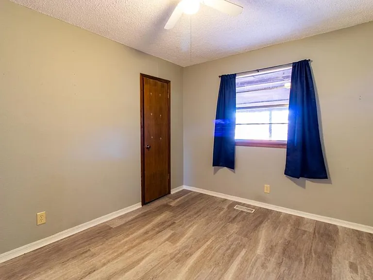 4520 Forest Hills Dr — Photo 11