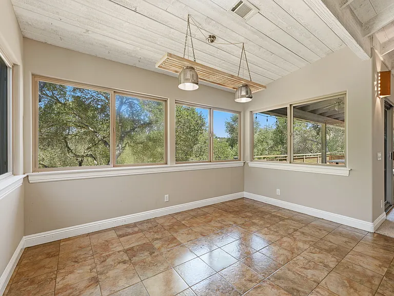 1585 Tecalote Dr — Photo 10