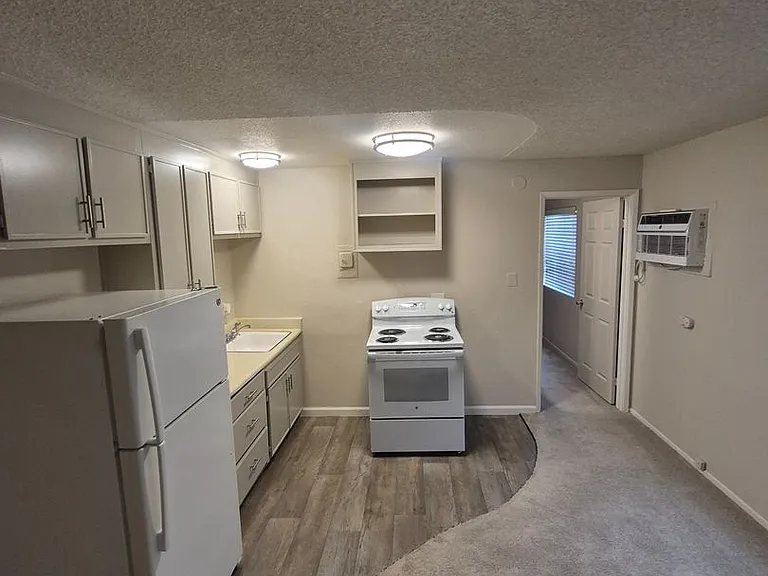 Boutique Apartments in Boulevard Park, Includes Gated, Covered Parking! — Photo 10