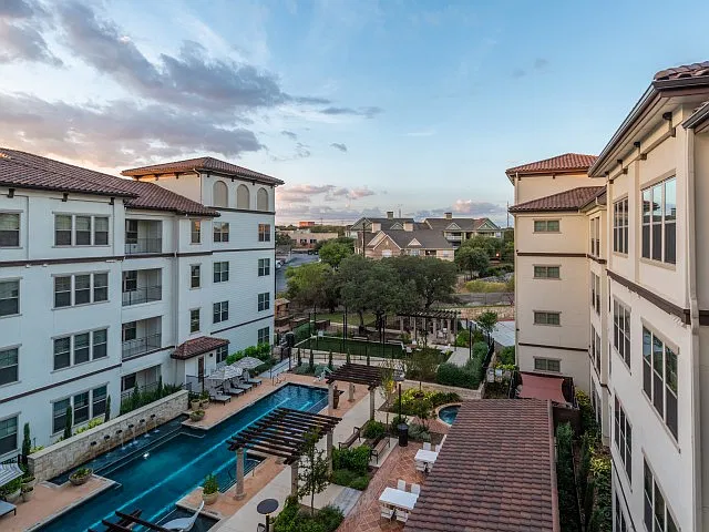 Overture Stone Oak 55+ Apartment Homes — Photo 26