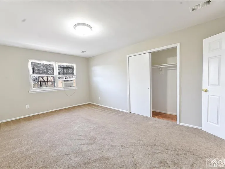 204 College Dr — Photo 12