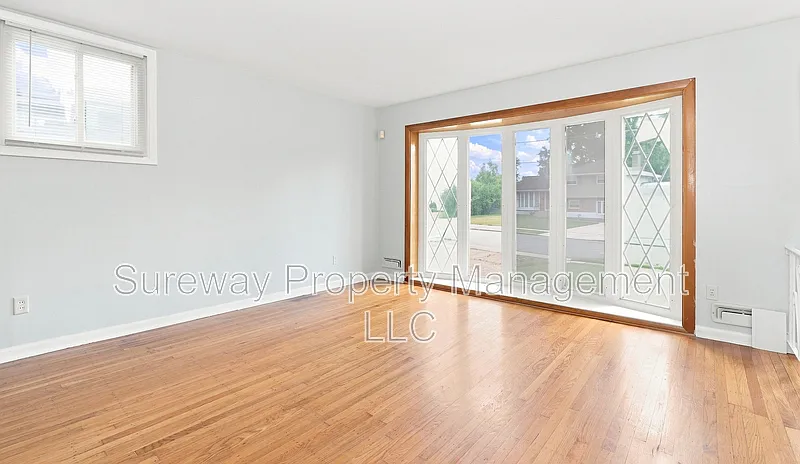 3 bed, 1.5 bath, 1888 sqft, $3,000 — Photo 4