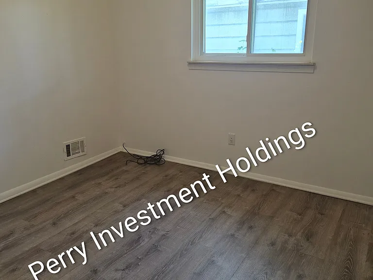 665 Emerson Ave — Photo 2