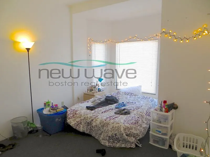 4 bed, 1200 sqft, $6,400 — Photo 3