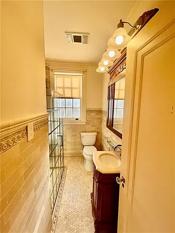 8012 Burthe St — Photo 27