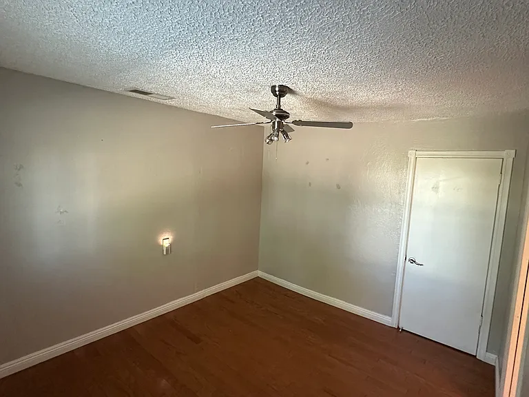 483 E Daleville Ave — Photo 24