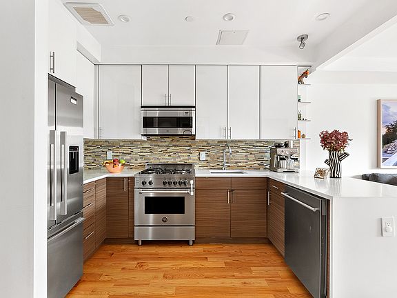 4th image of 39 Madison St #3B