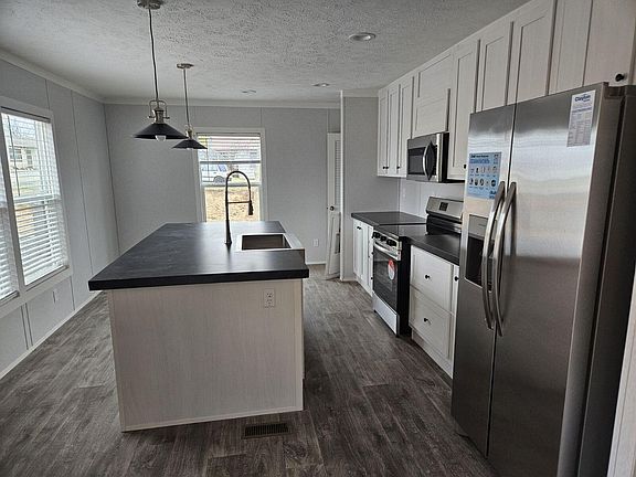 3rd image of 1028 10th St NE