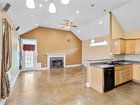 2nd image of 578 Avenue G