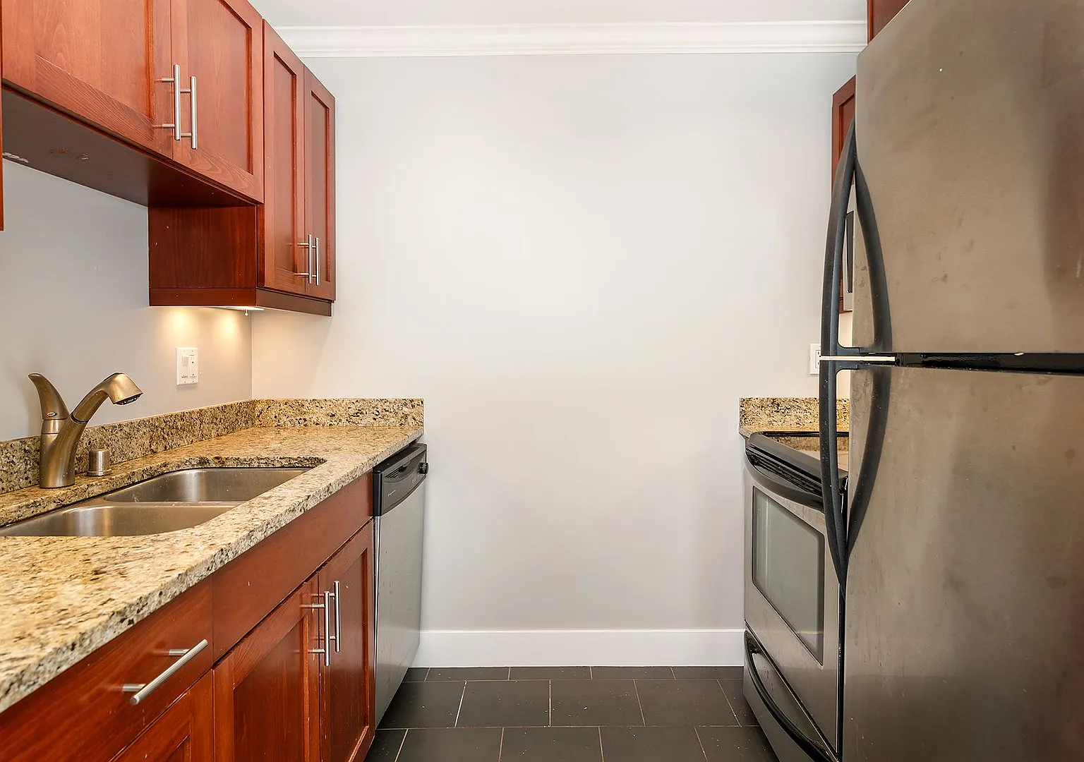 **October Free Rent** Condo Quality 1br + Den In Ballard- Corner Unit, In Unit Laundry! Amazing M... — Photo 1