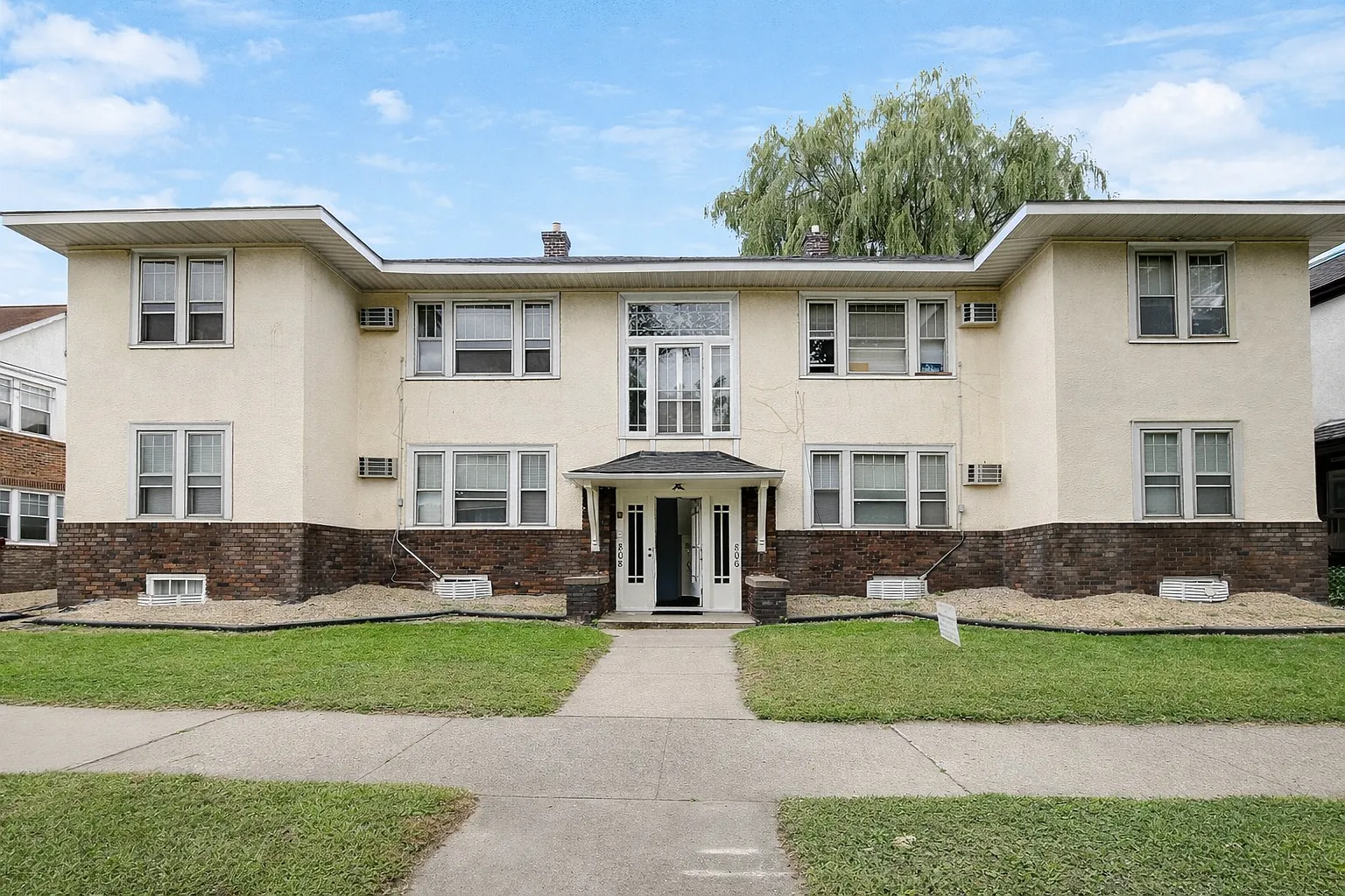 806 5th St SE — Photo 1