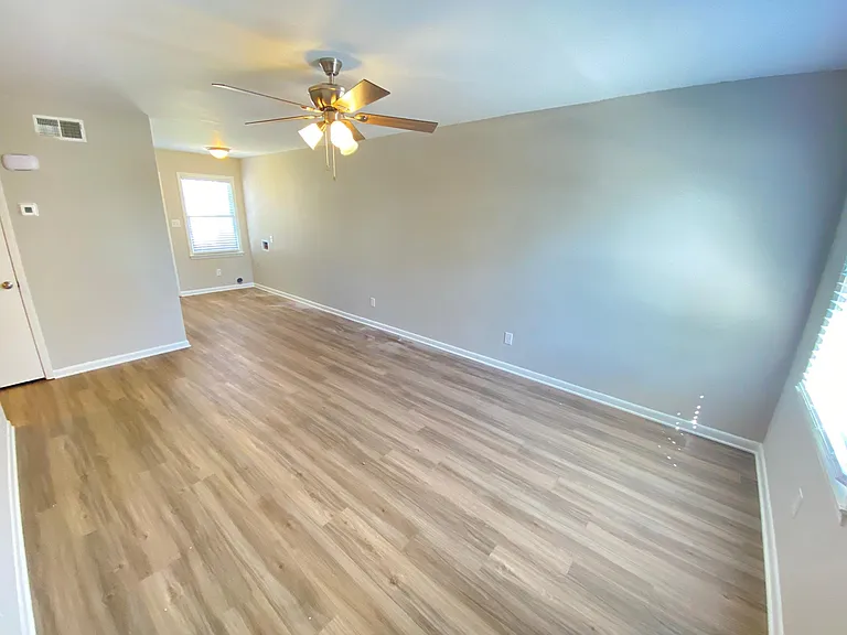 801 Oakwood Villa Dr — Photo 3