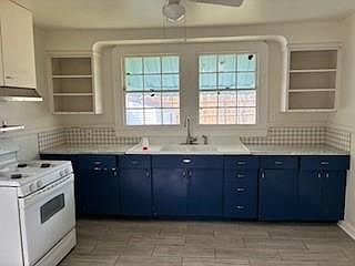 3rd image of 738 Carrollton Ave