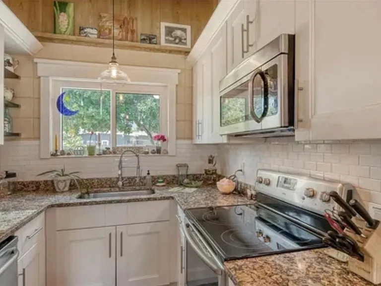 352 Tihami Rd — Photo 4