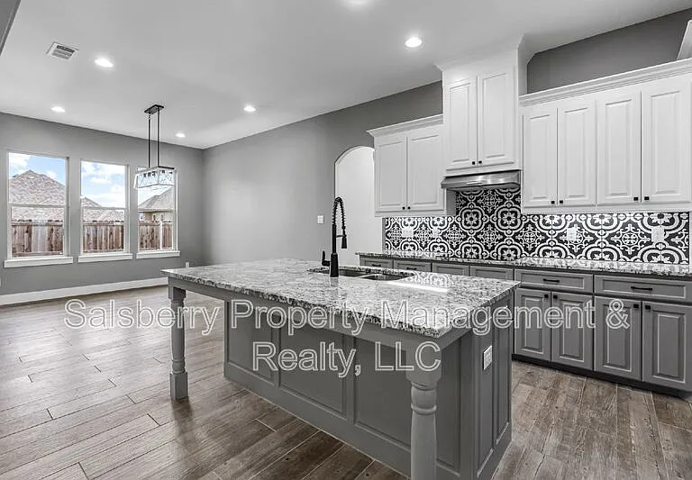 121 Cedar Ln — Photo 6