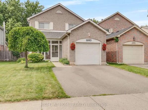 1093 Montgomery Dr, Oakville, ON L6M 1E8