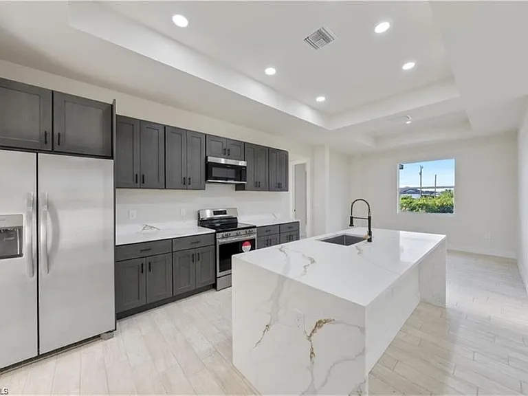 3008 23rd St SW — Photo 3