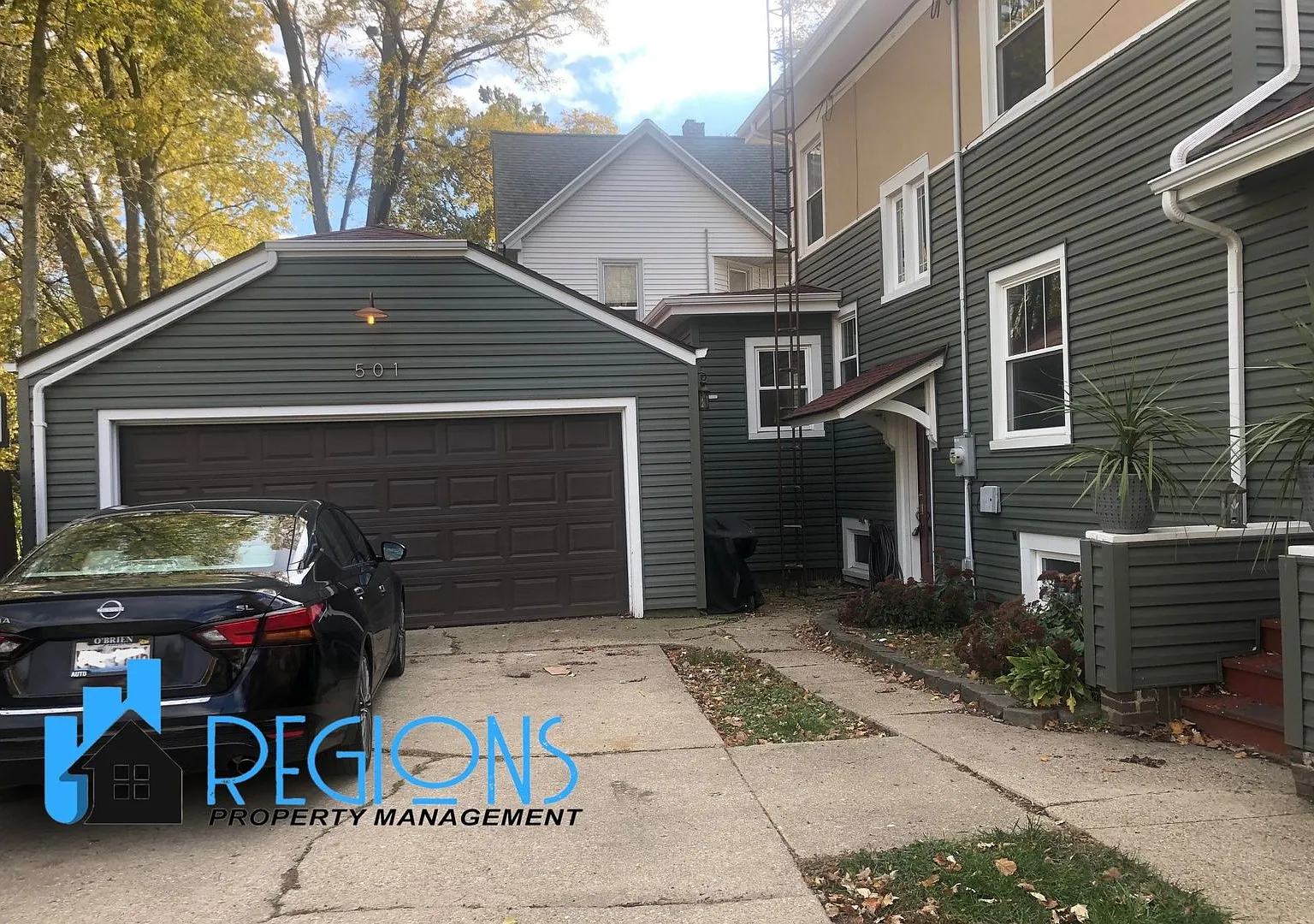 Beautiful 3BR 2 bath home in Bloomington, hardwood floors throughout, convenient location — Photo 2