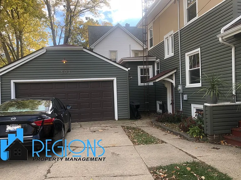501 E Locust St — Photo 2