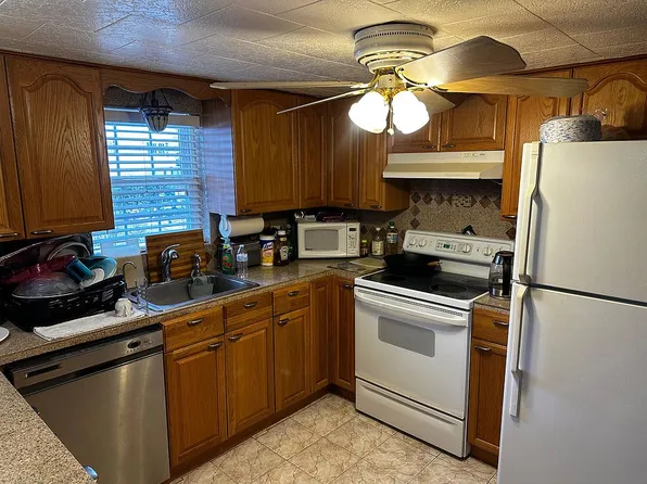 106 Red Pine Rd, Dingmans Ferry, PA 18328