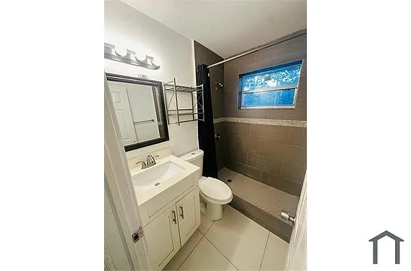 Building Photo - 220 NW 63rd St #4