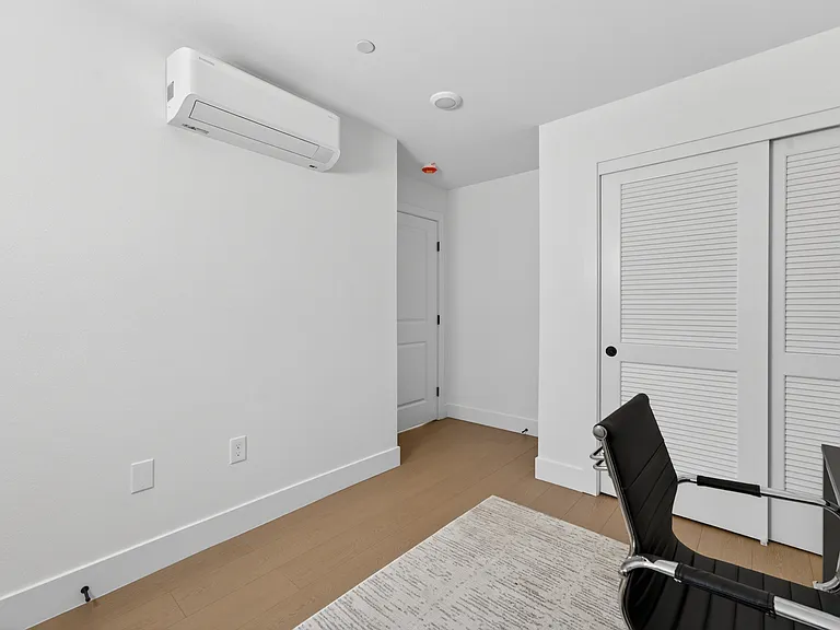 2710 T St #1 — Photo 16