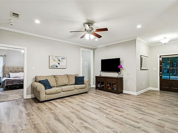4th image of 66132 Cypress St