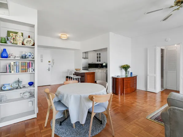 201 East 21st Street image 4 of 10