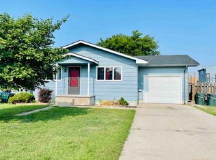1123 Hillcrest Dr, Dodge City, KS 67801
