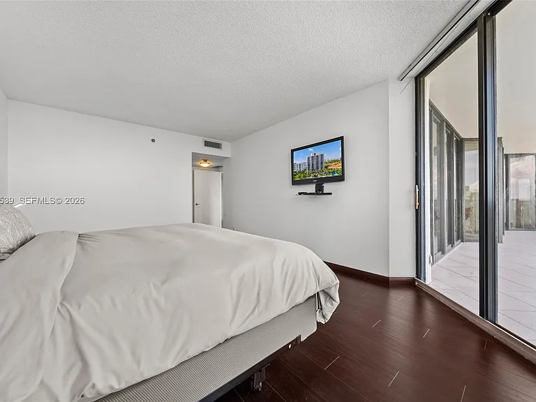 3598 Yacht Club Dr #601 — Photo 21