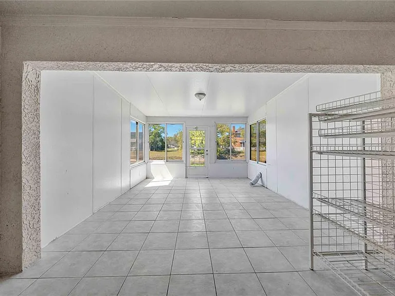727 Kensington Lake Cir — Photo 52
