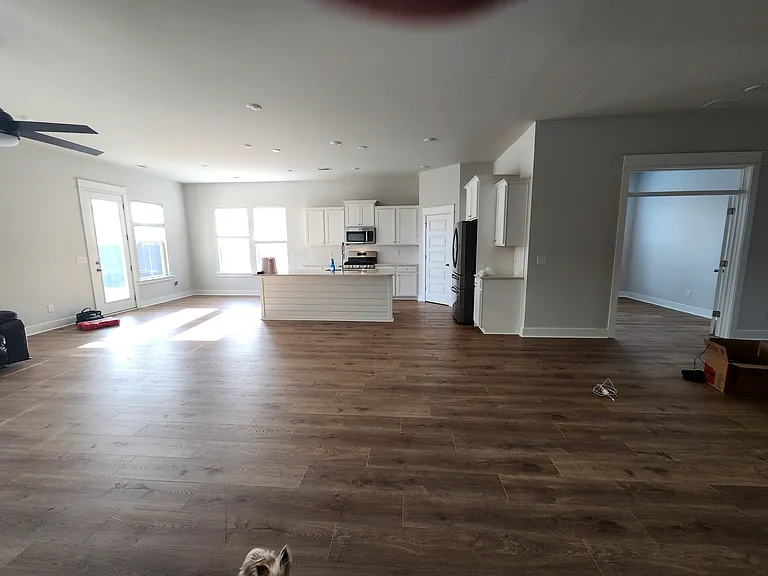 112 Ashworth Dr — Photo 3