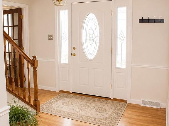 3rd image of 1389 Redwood Cir