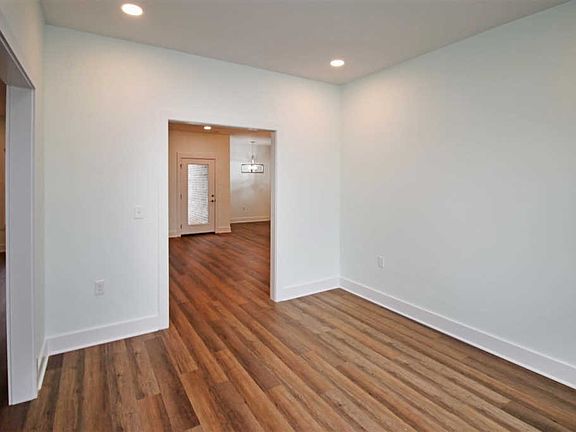 4th image of 8760 Merrill Cir