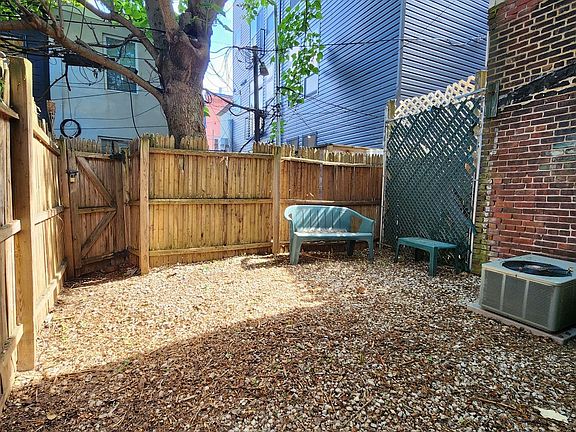 4th image of 2907 W Girard Ave #1