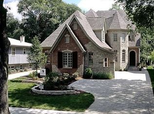 5S551 Radcliff Rd, Naperville, IL 60563