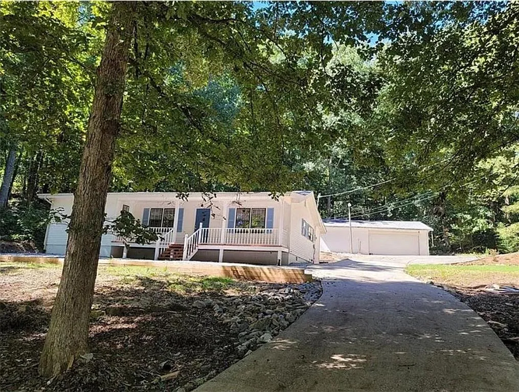 4 bed, 3.0 bath, 1587 sqft, $1,990 — Photo 1