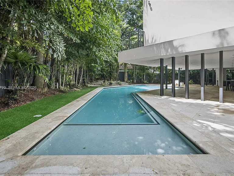 420 N Hibiscus Dr — Photo 33