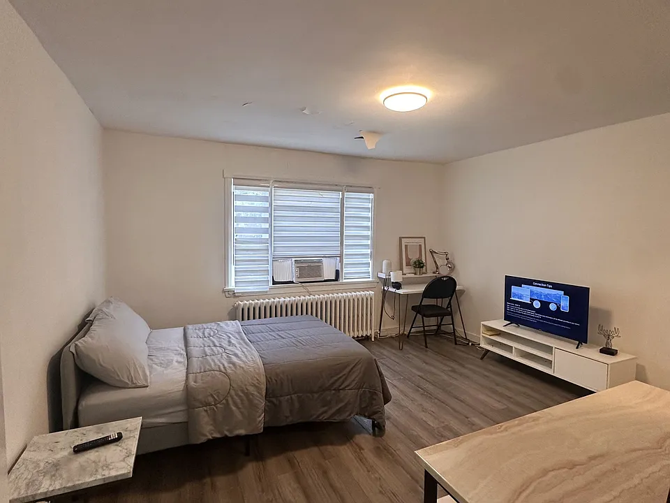 130 Macpherson Ave #11