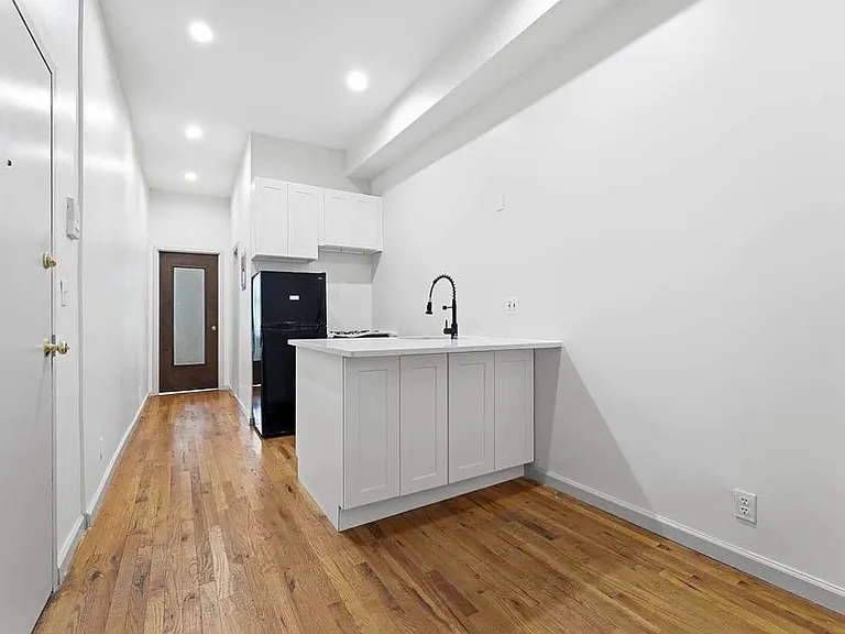 169 Troutman St #2L — Photo 4