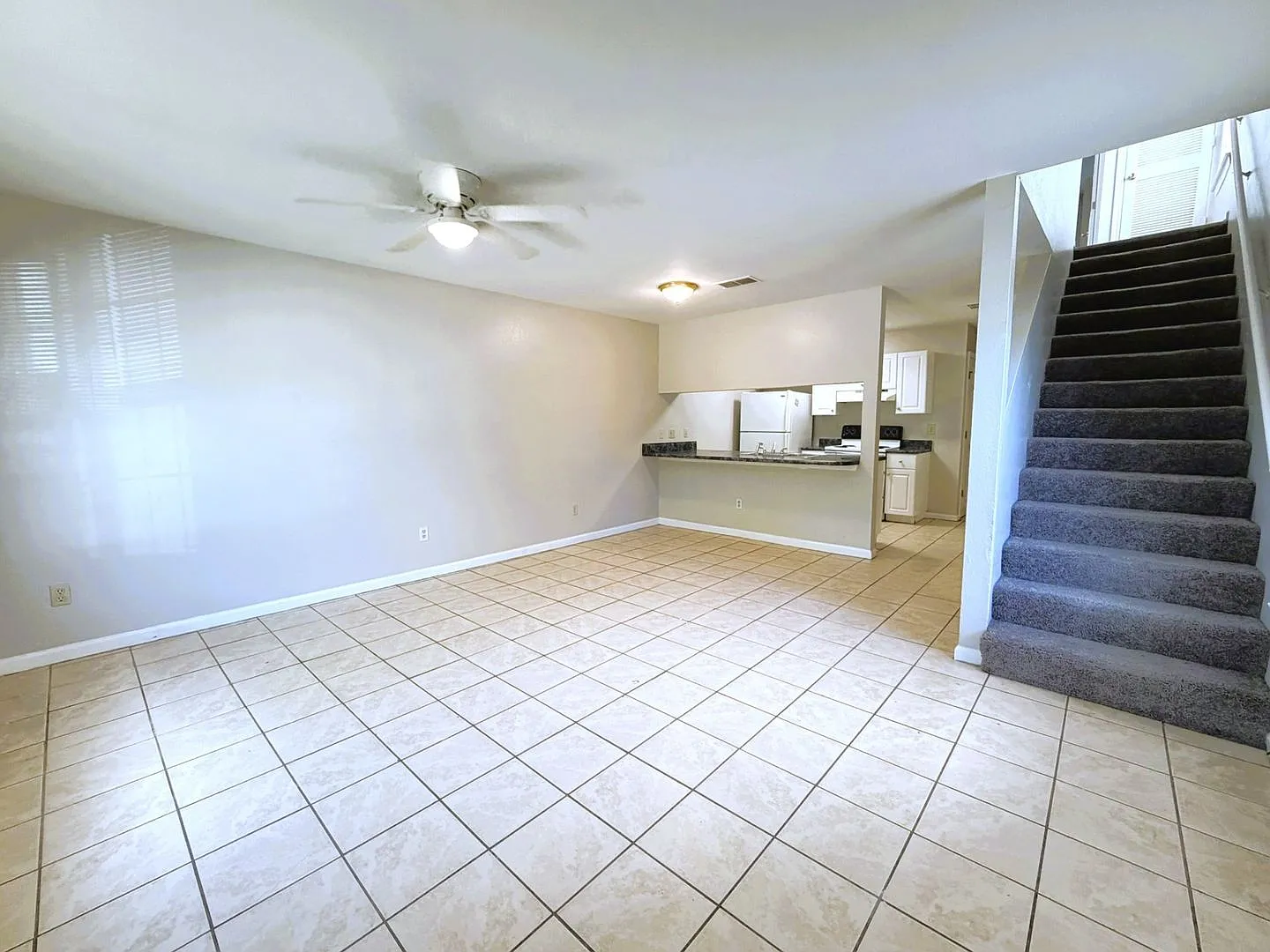 Awesome 3/3 W/ Open Kitchen W/ Bar, W/D, New Paint, Walk In Closets! $1395/Month Avail Now! — Photo 2