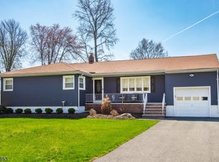 15 Green Meadows Rd, Fairfield, NJ