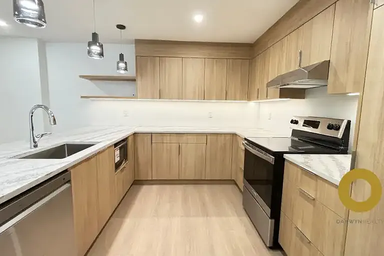 572 Verona Pl #1A — Photo 2