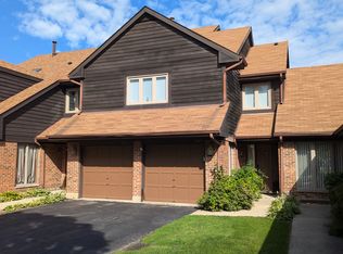 4141 Picardy Dr, Northbrook, IL 60062