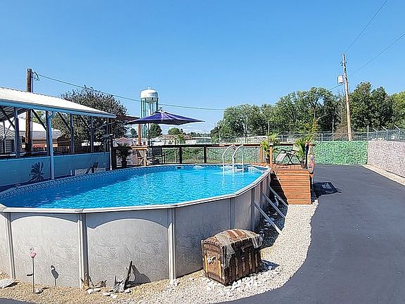 3rd image of 255 Gervais Rd