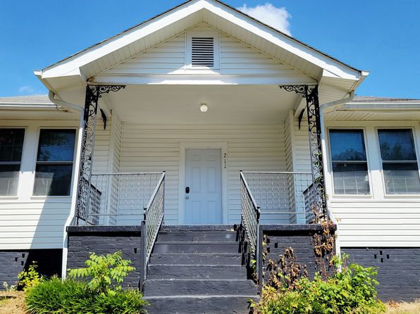 211 River St