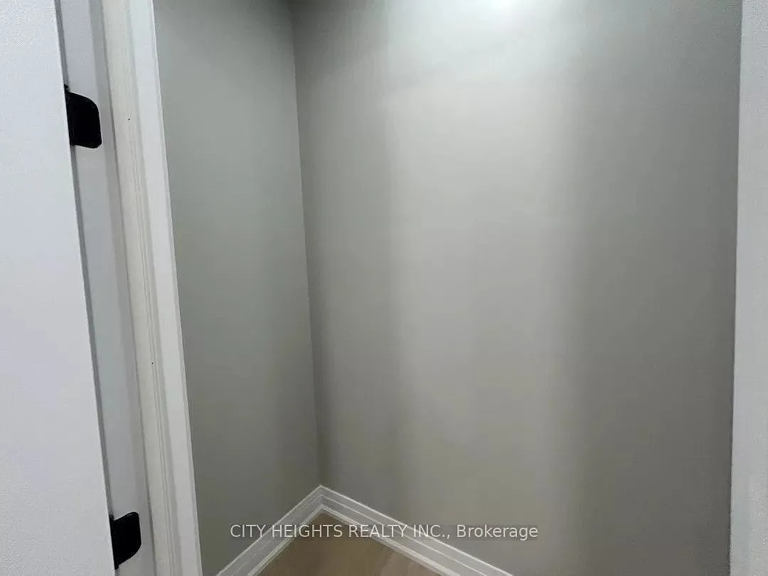 5 bed, $3,200 — Photo 3
