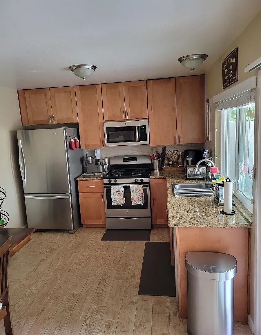 10180 Drumcliff Ave — Photo 2