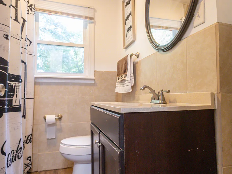 120 Vinson Dr — Photo 4